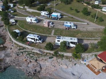 NA PRODAJU - Teren u turističkom kampu, prvi red do mora - Sibinj (Senj)