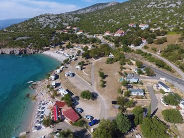 NA PRODAJU - Teren u turističkom kampu, prvi red do mora - Sibinj (Senj)