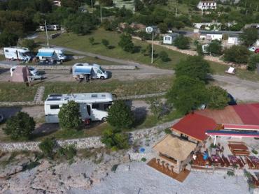 NA PRODAJU - Teren u turističkom kampu, prvi red do mora - Sibinj (Senj)