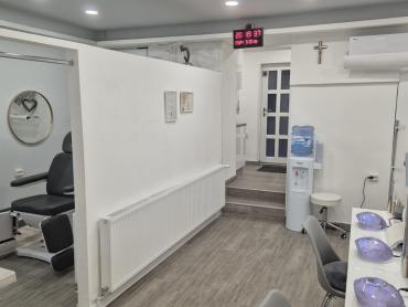 Odlična investicija!Atraktivan poslovni prostor u centru s dvorišnom garsonjerom 