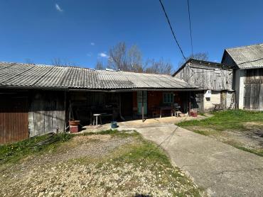 PRODAJE SE SEOSKO IMANJE OD 5000 m2 BLIZINA GOSPIĆA