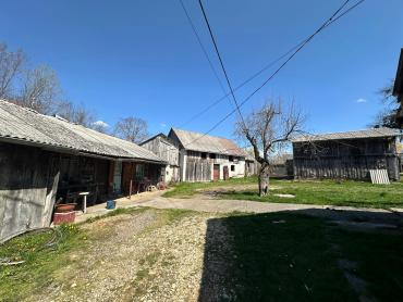 PRODAJE SE SEOSKO IMANJE OD 5000 m2 BLIZINA GOSPIĆA