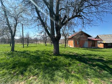PRODAJE SE SEOSKO IMANJE OD 5000 m2 BLIZINA GOSPIĆA
