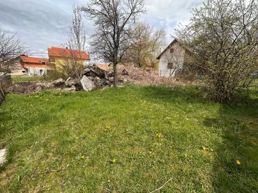 GOSPIĆ - PRODAJE SE GRAĐEVINSKO ZEMLJIŠTE BLIZINA CENTRA