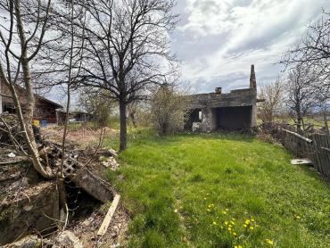 GOSPIĆ - PRODAJE SE GRAĐEVINSKO ZEMLJIŠTE BLIZINA CENTRA