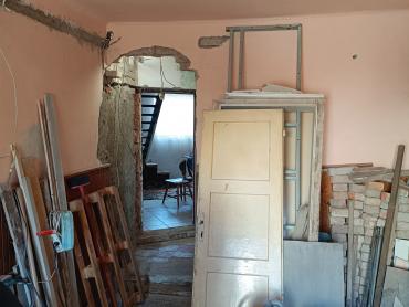 Stan u kući za renovaciju