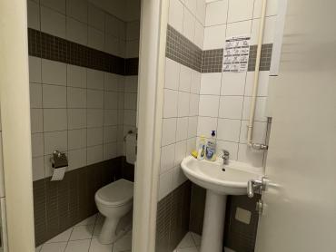 POSLOVNI PROSTOR U ODLIČNOJ ZGRADI S 2 PARKIRNA MJESTA
