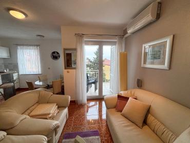 SUPER LOKACIJA! Najam stana u Crikvenici, balkon,  47 m