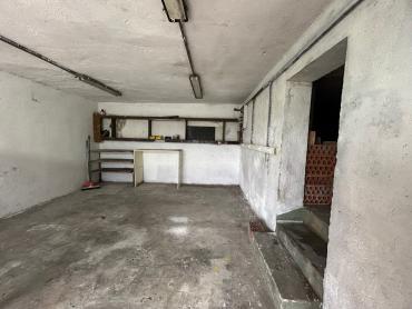 Garaža sa dodatnim prostorom