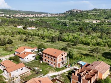  VIDEO DRONOM! SAMO KOD NAS, KATNICA S MOGUĆNOŠĆU 4 ODVOJENA STANA - 2,5 KM OD CENTRA