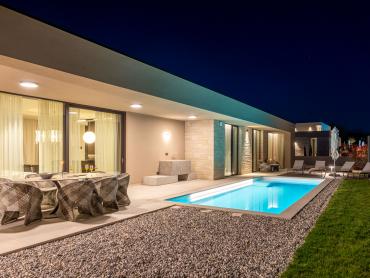 Ekskluzivna smart home vila, kompletno opremljena, s otvorenim pogledom 