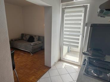 Stan s 2 balkona i pogledom na more - Petrići