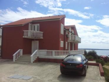 PAG, MANDRE, 3-S-stan s prostranom terasom i pogledom na more, 65m2
