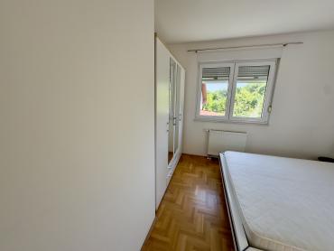 Prostran dvoetažni stan, Remete, 150 m²