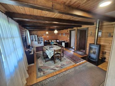Predivno imanje sa drvenim kućama novije gradnje na 15.195m² zemljišta!