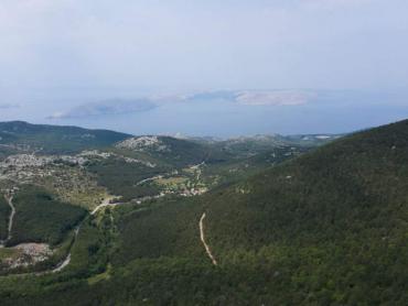 GRAĐEVINSKI TEREN - IZMEĐU MORA I NACIONALNOG PARKA VELEBIT