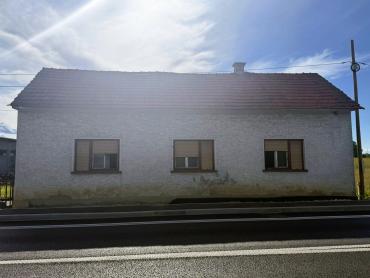 Kuća s dvorištem i zemljištem u Štrukovcu