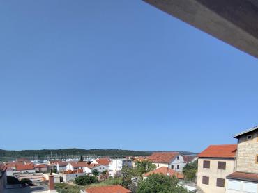 Kamena kuča u Pirovcu