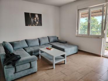 SRDOČI - STAN SA VELIKIM VRTOM - TOP CIJENA