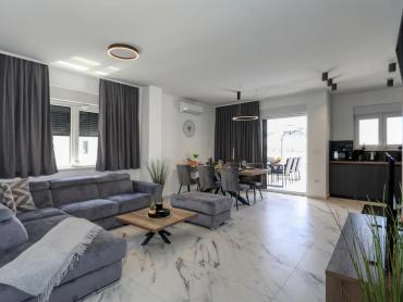 VRSI S2&ndash; MODERN DUPLEX HOUSE WITH HEATED SWIMMING POOL